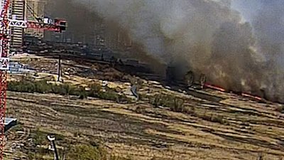 В Челябинске вспыхнул камыш на берегу реки Миасс