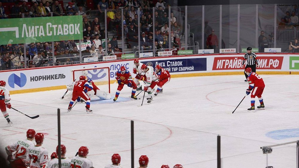 Российские хоккеисты во втором матче разгромили сборную Беларуси в Челябинске