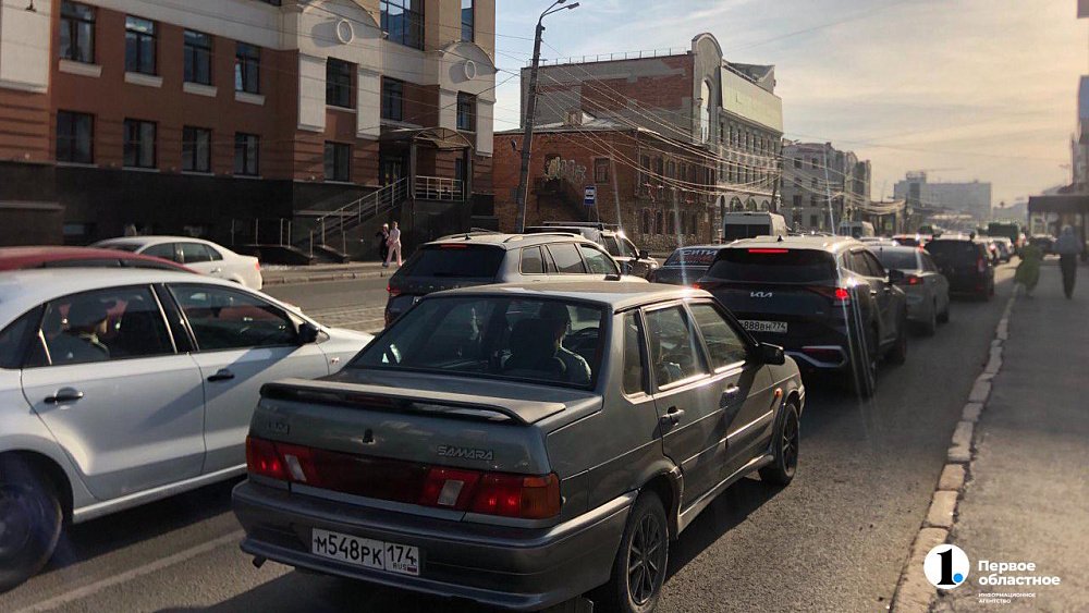 На дорогах Челябинска вечером 4 мая образовались восьмибалльные пробки