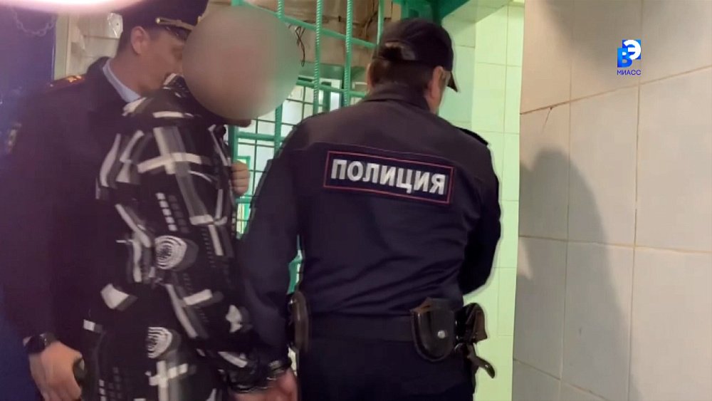 Пьяный мужчина ударил подростка ножом в грудь