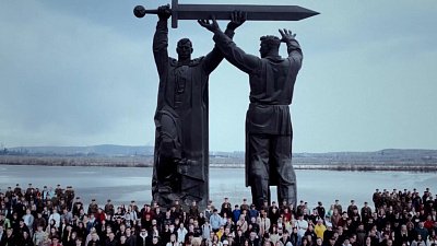 В Магнитогорске сотни людей сняли духоподъемный клип на песню «Эй, ухнем»