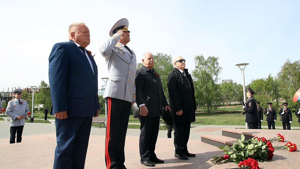 Полицейские Челябинской области возложили цветы к мемориалу «Солдатам правопорядка»