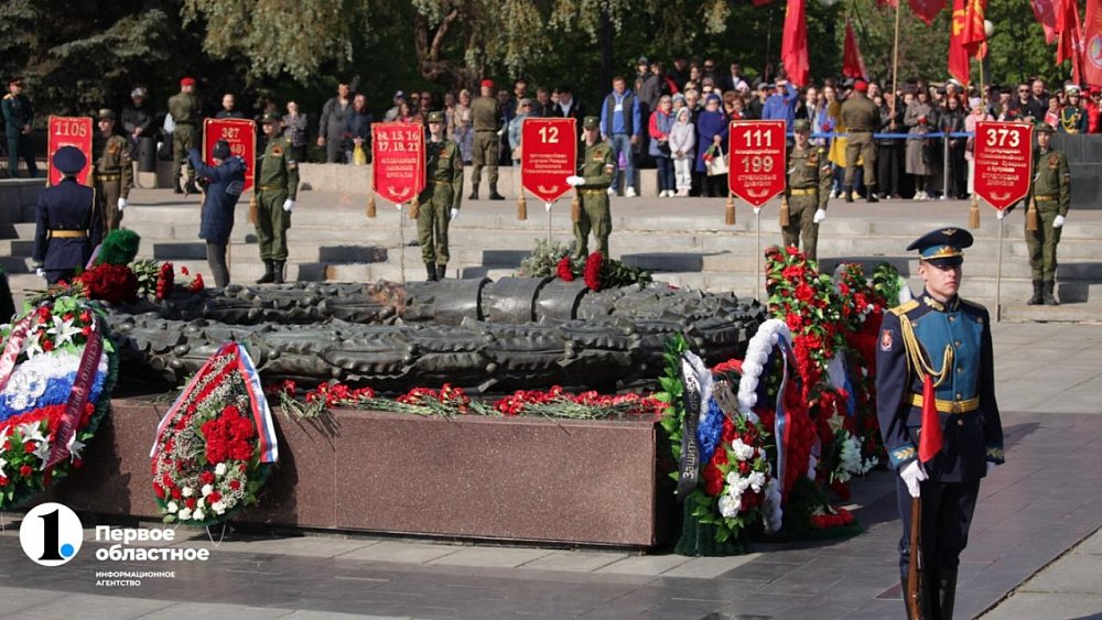 В Челябинске возложили цветы к Вечному огню в память о воинах Великой Отечественной войны