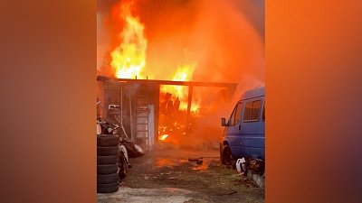 В Магнитогорске загорелись строения на улице Достоевского