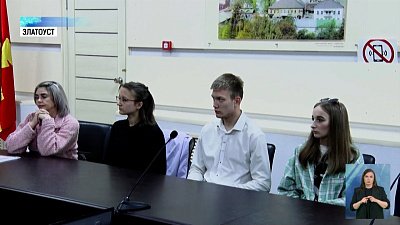 Сиротам вручили ключи от квартир