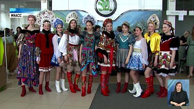 Дизайнеры показали авторские коллекции