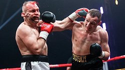 Боксер Марк Петровский нокаутировал Алехандро Соса на турнире в Челябинске