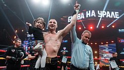 Боксер Марк Петровский нокаутировал Алехандро Соса на турнире в Челябинске