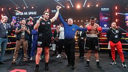 Боксер Марк Петровский нокаутировал Алехандро Соса на турнире в Челябинске