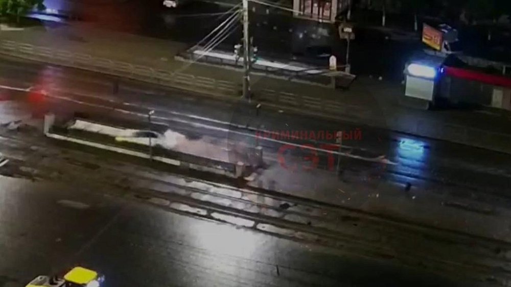 Водитель «Мерседеса» въехал в подземный переход в Челябинске