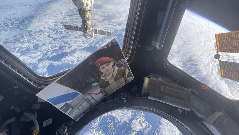Портрет 13‑летнего героя из Копейска Дмитрия Новоселова отправили в космос