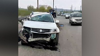 В Магнитогорске две легковушки столкнулись на мосту