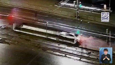 Автомобиль влетел в подземный пешеходный переход