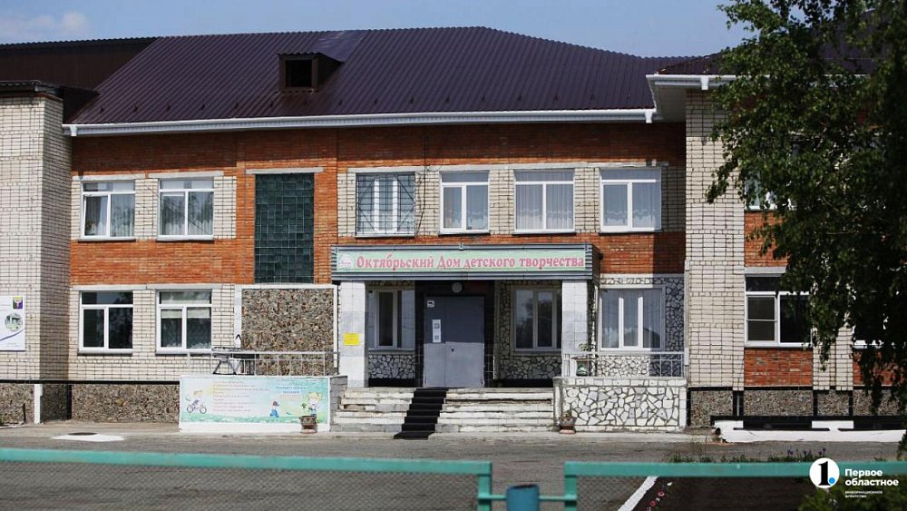 Алексей Текслер проконтролировал капремонт Дома творчества в Октябрьском районе