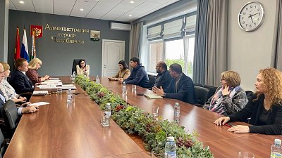 Застройщику офиса «Красное & Белое» предложили заасфальтировать дороги в челябинском поселке