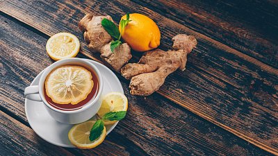 Уменьшить суставные боли может имбирный чай