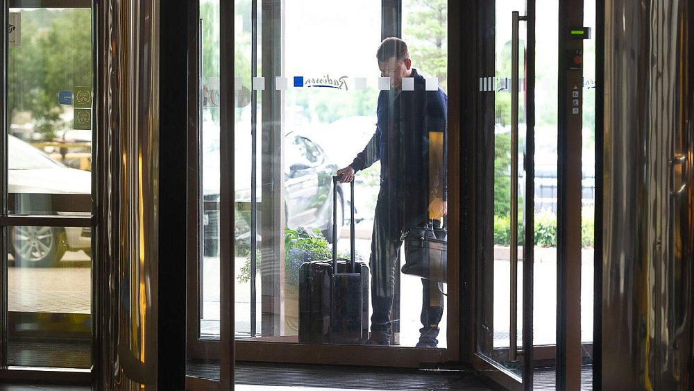 Зарубежные сервисы бронирования отелей снова начали принимать оплату с российских карт