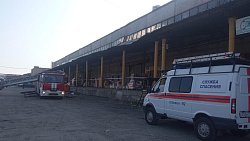 Четыре человека госпитализированы после обрушения крыши на складе в Челябинске