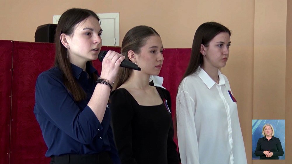 В Нязепетровской школе появились «Парты героев»