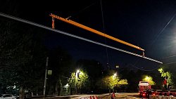 25-метровые рельсы укладывают при ремонте трамвайных путей в Челябинске