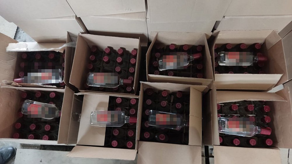 В Челябинске выявили склады нелегального алкоголя и табака на 1,8 млн рублей