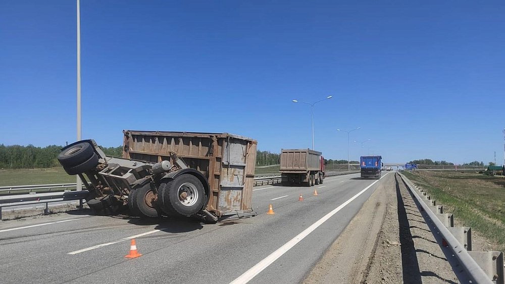 Движение на трассе в Челябинской области ограничили из‑за ДТП с грузовиком