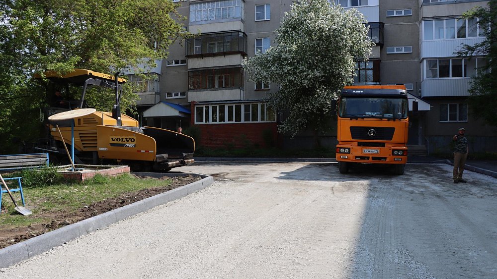 В Миассе началось благоустройство дорог и скверов