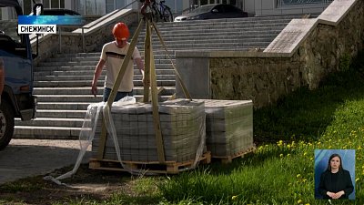 Площадь возле гостиницы начали ремонтировать