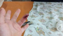 Двухлетней девочке оторвало подушечку пальца на детской площадке в Челябинской области