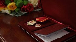 Алексей Текслер вручил Владимиру Мякушу медаль «За вклад в развитие Челябинской области»