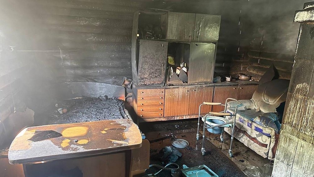 Двое пенсионеров погибли при пожаре в частном доме в Челябинской области