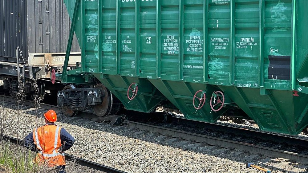 Под Златоустом сошел с рельсов вагон грузового поезда