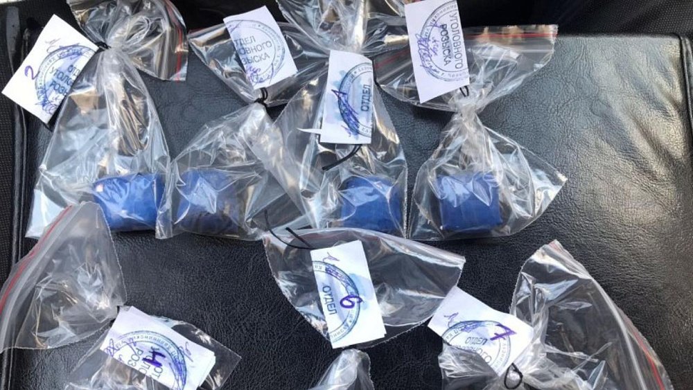 Жительница Екатеринбурга пыталась продать в Челябинске 109 свертков с наркотиком