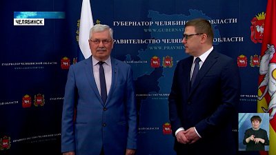 Губернатор Алексей Текслер поздравил с 75-летием Владимира Мякуша