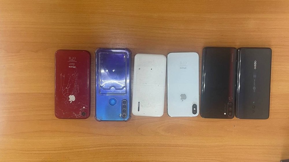 В центре Челябинска двое мужчин обокрали пятерых прохожих