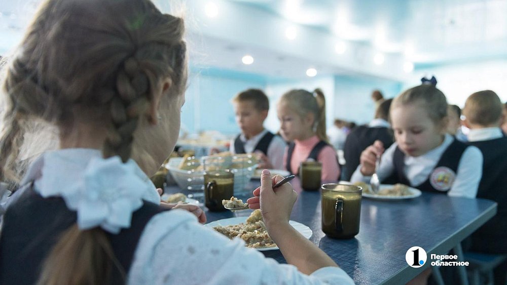 В школьных лагерях Челябинска детей впервые будут кормить бесплатно