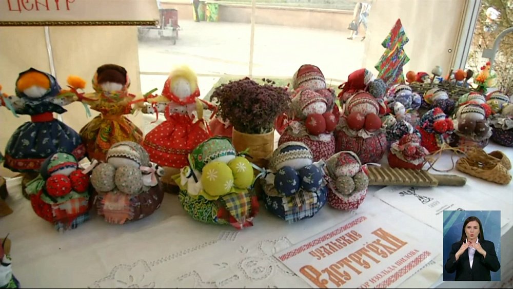 В Челябинске на набережной празднуют День славянской письменности