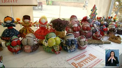 В Челябинске на набережной празднуют День славянской письменности