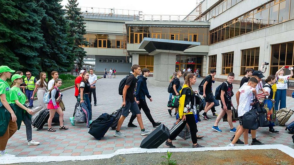 Тысяча детей из Донбасса учились и отдыхали при поддержке Челябинской области