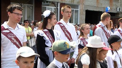 В миасских школах звучат последние звонки