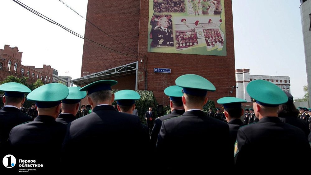 Алексей Текслер вручил пограничникам боевые медали и награды