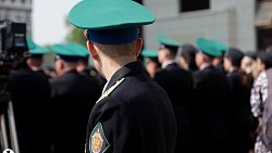 Алексей Текслер вручил пограничникам боевые медали и награды