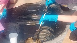 Трудные подростки раскрасили дизайнерские люки в центре Челябинска