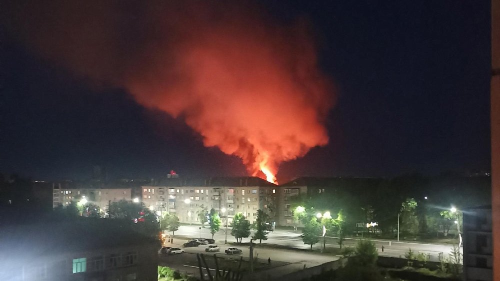 15 человек тушили крупный пожар под Челябинском