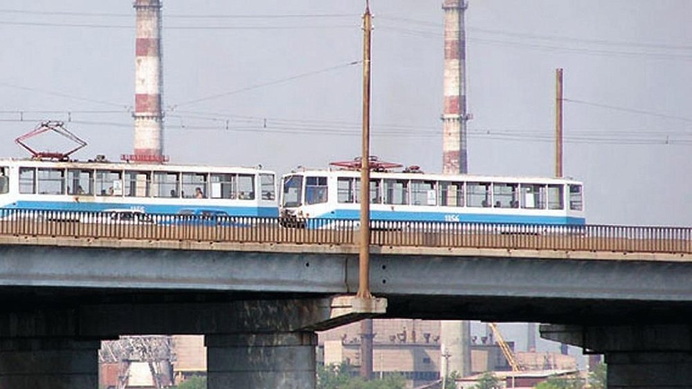 В Магнитогорске спасли девушку, застрявшую на опоре Казачьего моста