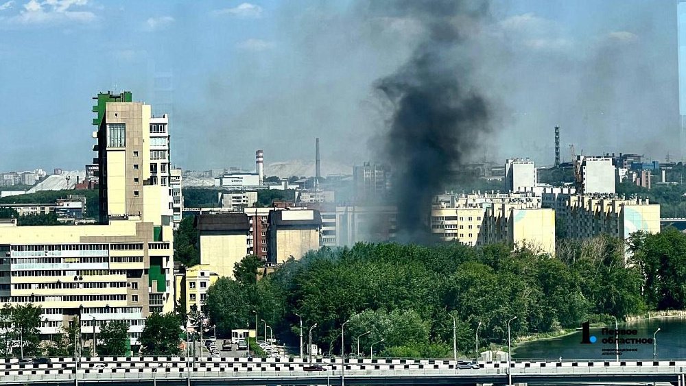 В центре Челябинска загорелся тополиный пух