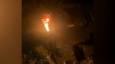 Жители загоревшегося в Челябинске дома поблагодарили пожарных за их труд