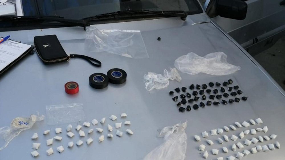 Жители Башкирии пытались продать больше 100 свертков с наркотиком в Челябинской области