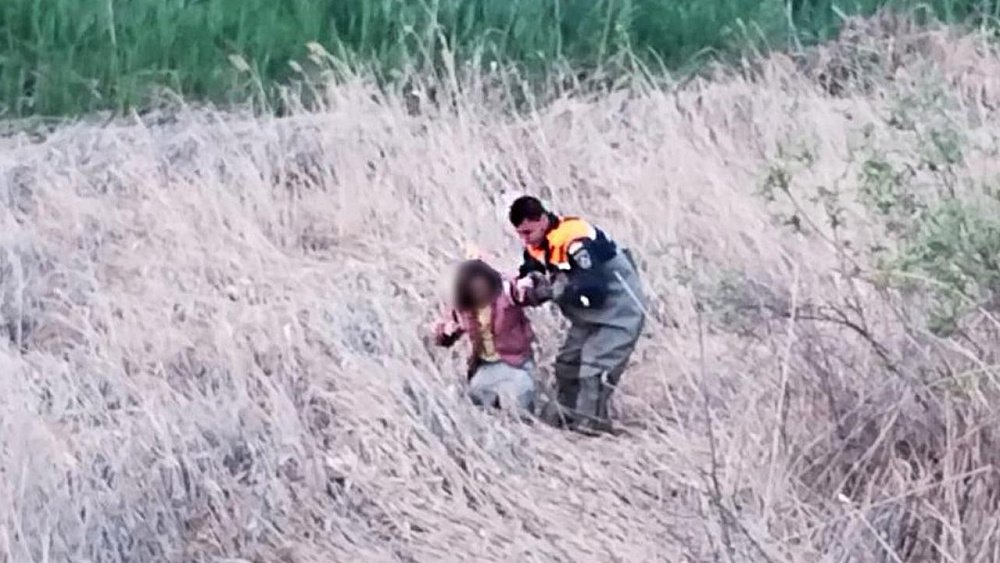 В Миассе женщина увязла в болоте