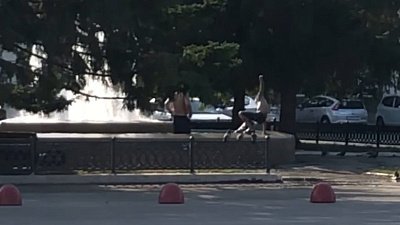 В Копейске мужчины решили освежиться в фонтане